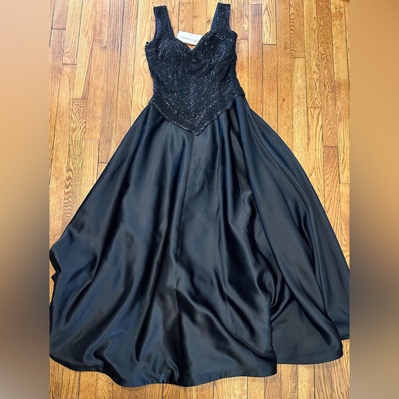 NWT JOVANI New York 100% SILK beaded top tulle maxi prom gown embellished dress